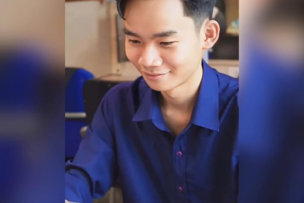 Tấn Đạt - Nhân viên văn phòng