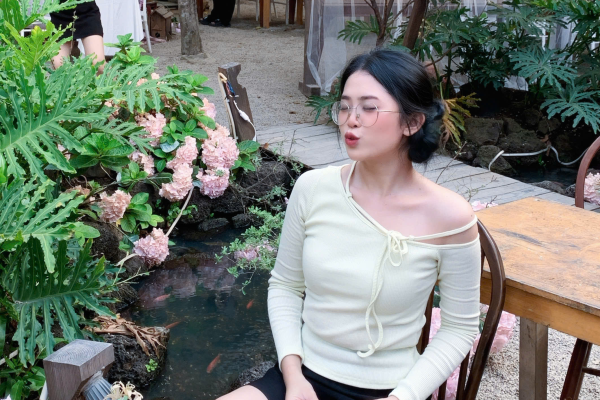 Kim Toả - Sinh viên