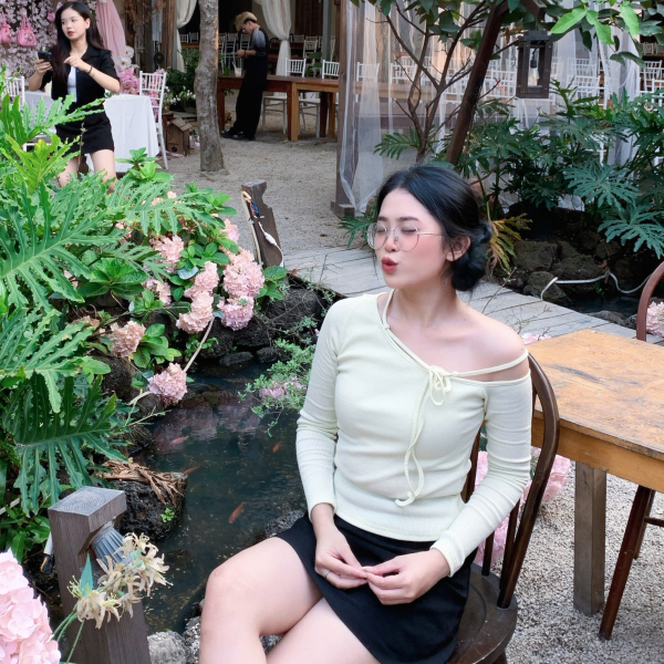 Kim Toả - Sinh viên